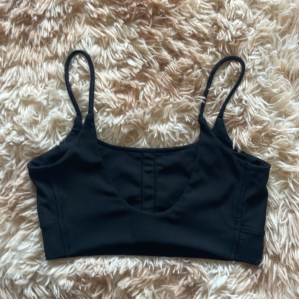 Backless Ribbed Sports Bra - Picture 3 of 4